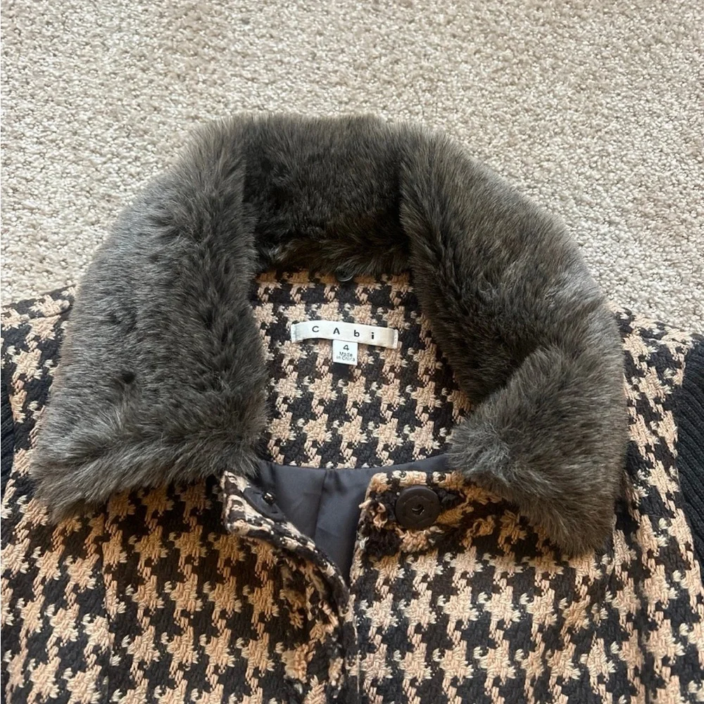 CAbi Women's Houndstooth Jacket with Faux Fur Collar - Picture 4 of 9